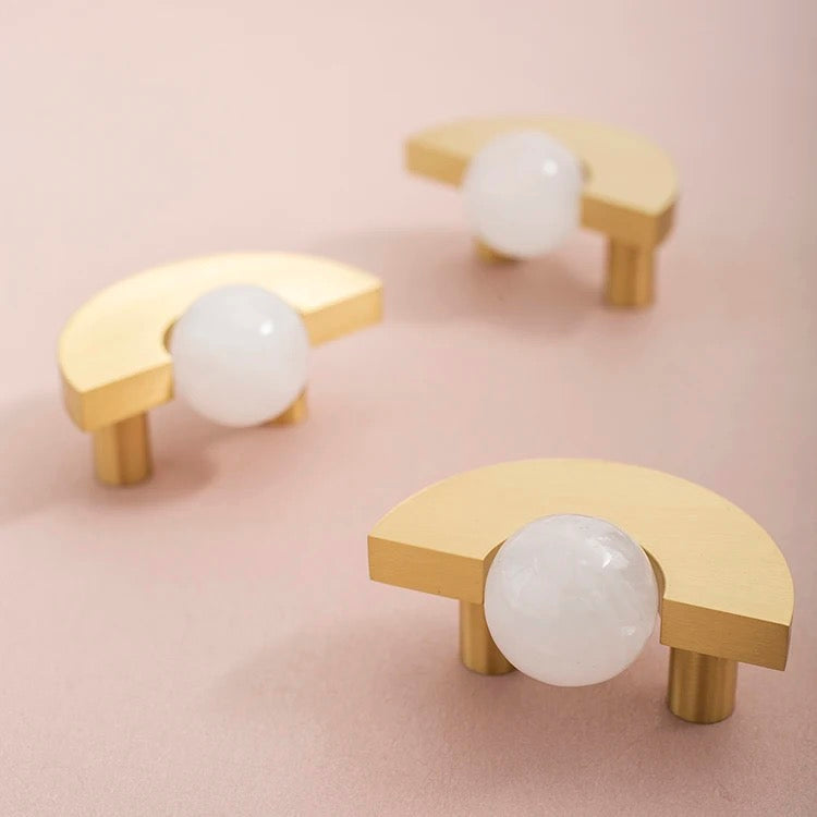 Luca - Brushed brass with round stone