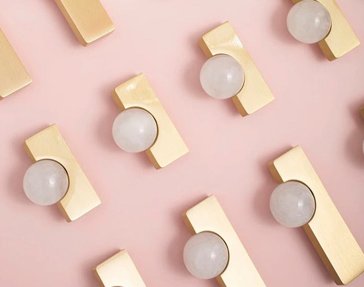 Luca - Brushed brass with round stone