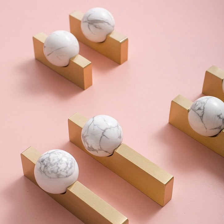 Luca - Brushed brass with round stone