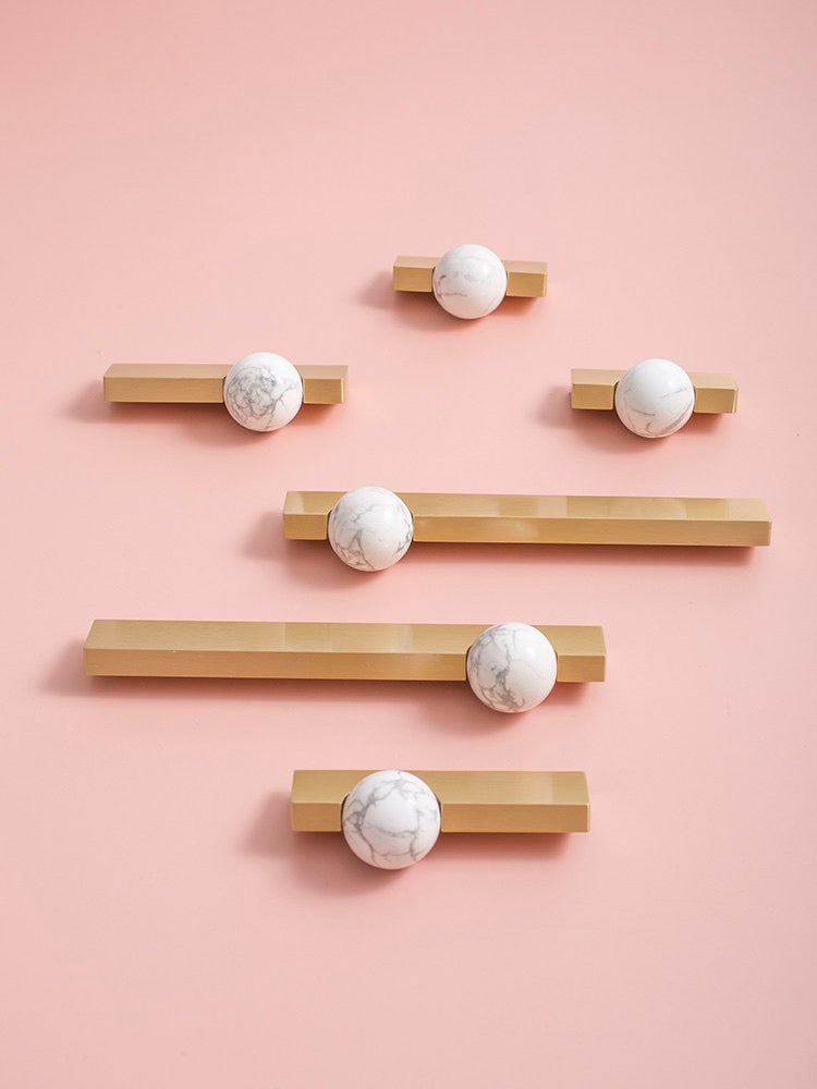 Luca - Brushed brass with round stone