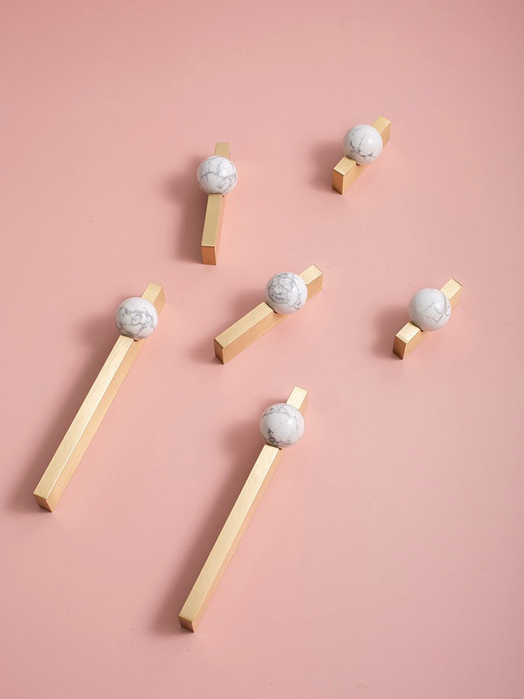 Luca - Brushed brass with round stone