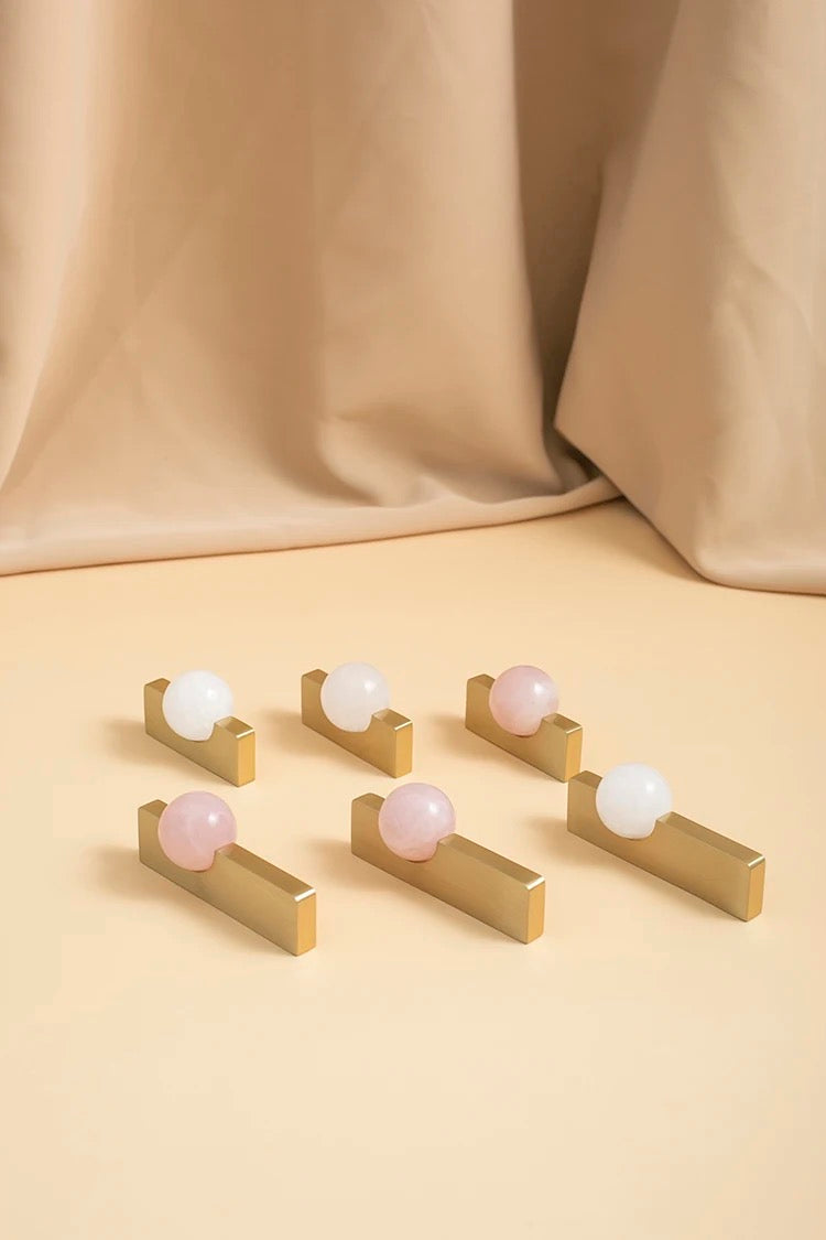 Luca - Brushed brass with round stone