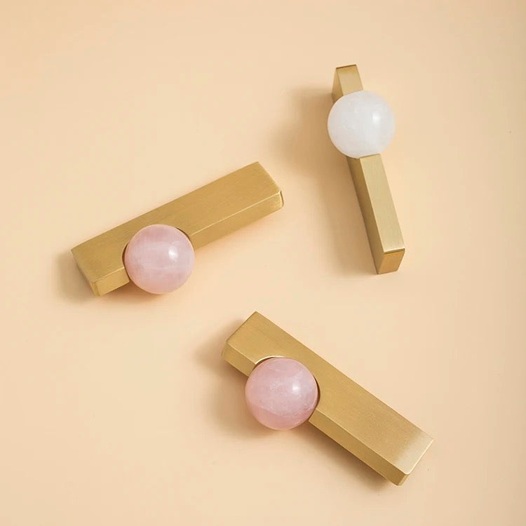 Luca - Brushed brass with round stone