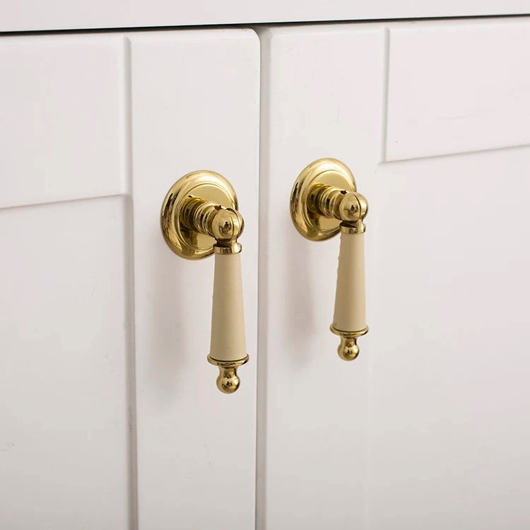 Piera - Brass & Leather hanging knob