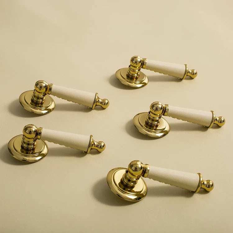 Piera - Brass & Leather hanging knob