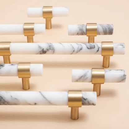 Kia - Vit marmor och borstad mässing