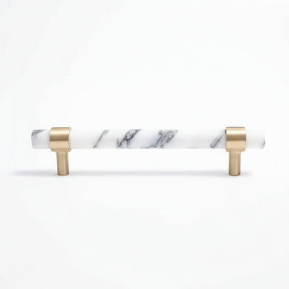Kia - Vit marmor och borstad mässing