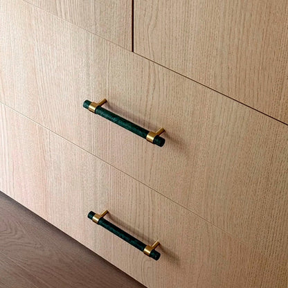 Kia - Grön marmor och borstad mässing