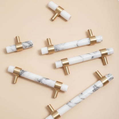 Kia - Vit marmor och borstad mässing