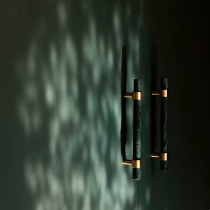 Kia - Grön marmor och borstad mässing