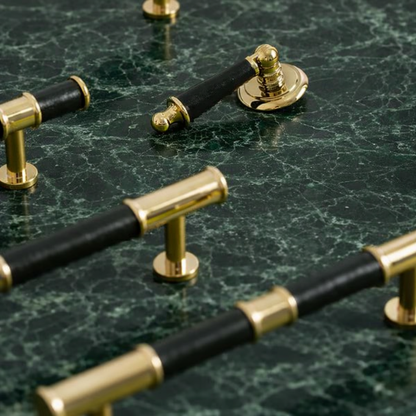 Tuva - Mässing och läder - Pine Green