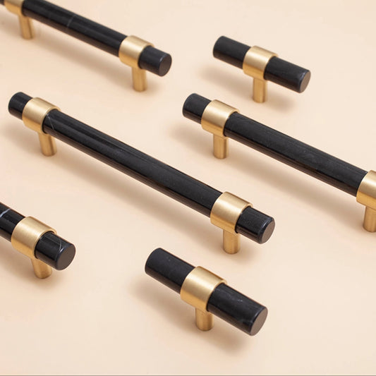 Kia - Svart marmor och borstad mässing